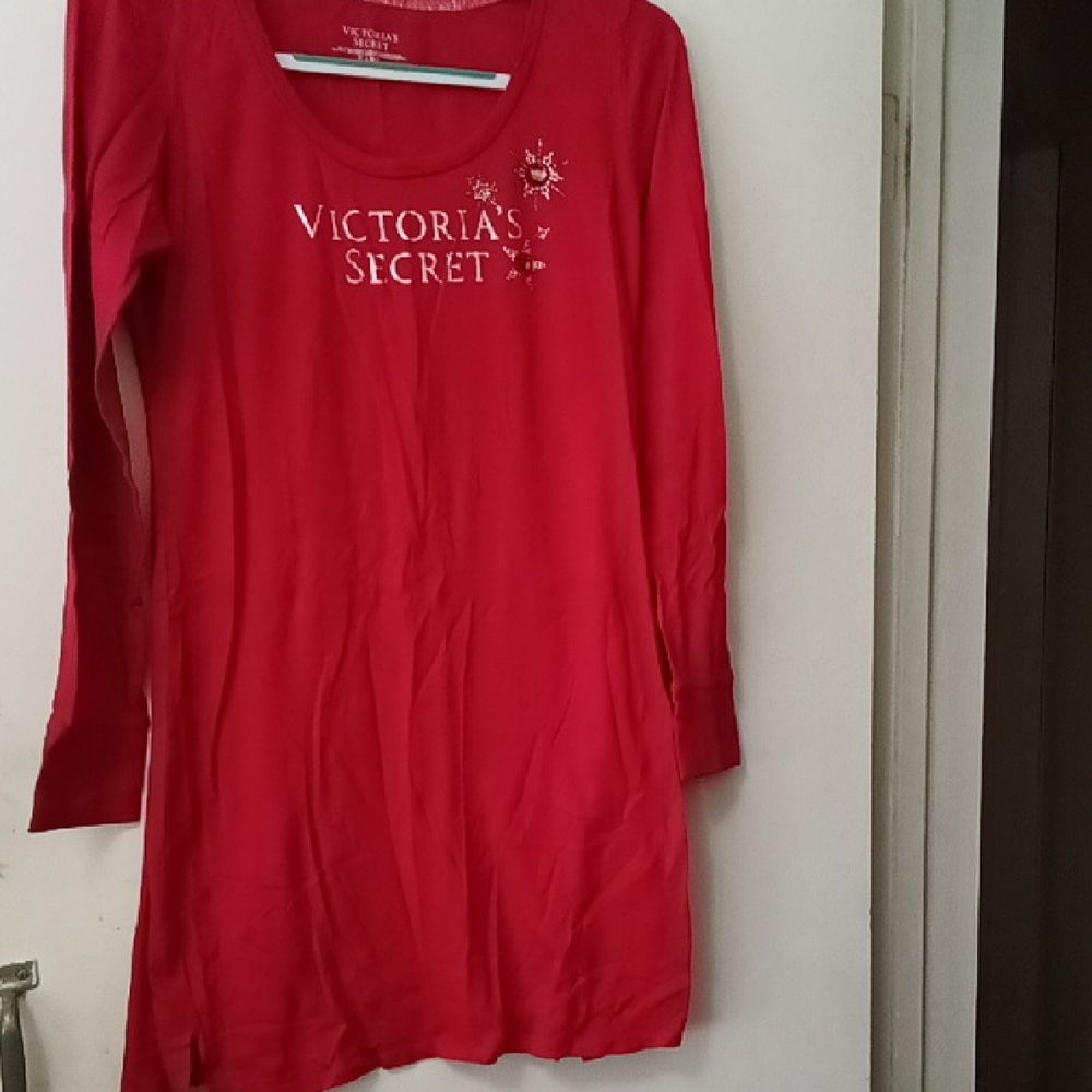 WOMEN'S Victoria's Secret Red Long Sleeve Sleep Tee with Logo & Star Accents.